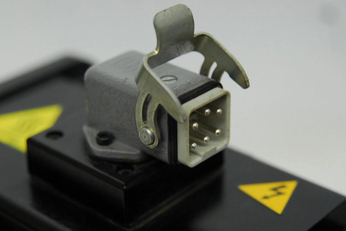 Used Kawasaki Sanyo Denki P60B13200LCX2C BL Super Servo Motor / 60490-1032RON Encoder