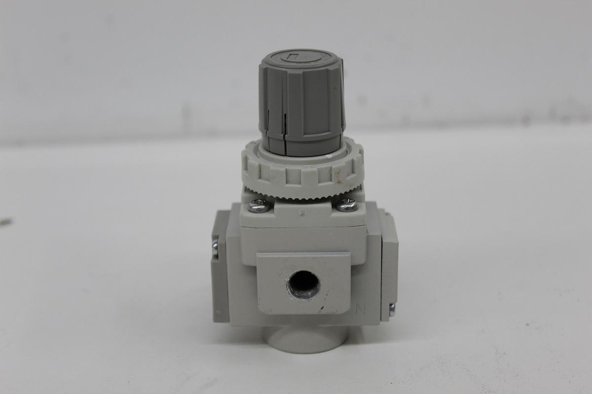 Used SMC AR20-N01-Z-B Pneumatic Air Pressure Regulator 1/8" NPT 7-125 PSI AR-B