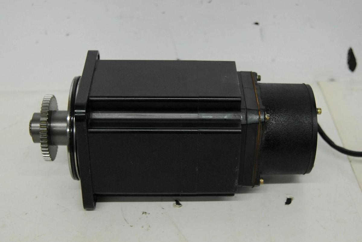 Used Kawasaki Sanyo Denki P60B13200LCX2C BL Super Servo Motor / 60490-1032RON Encoder