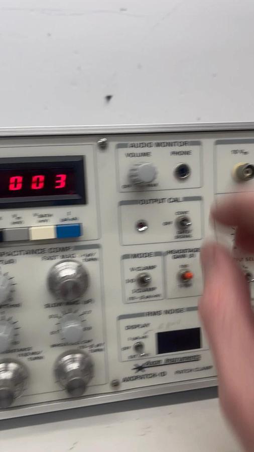 Used Axon Instruments AXOPATCH-1D Patch Clamp Amplifier - READ DESCRIPTION