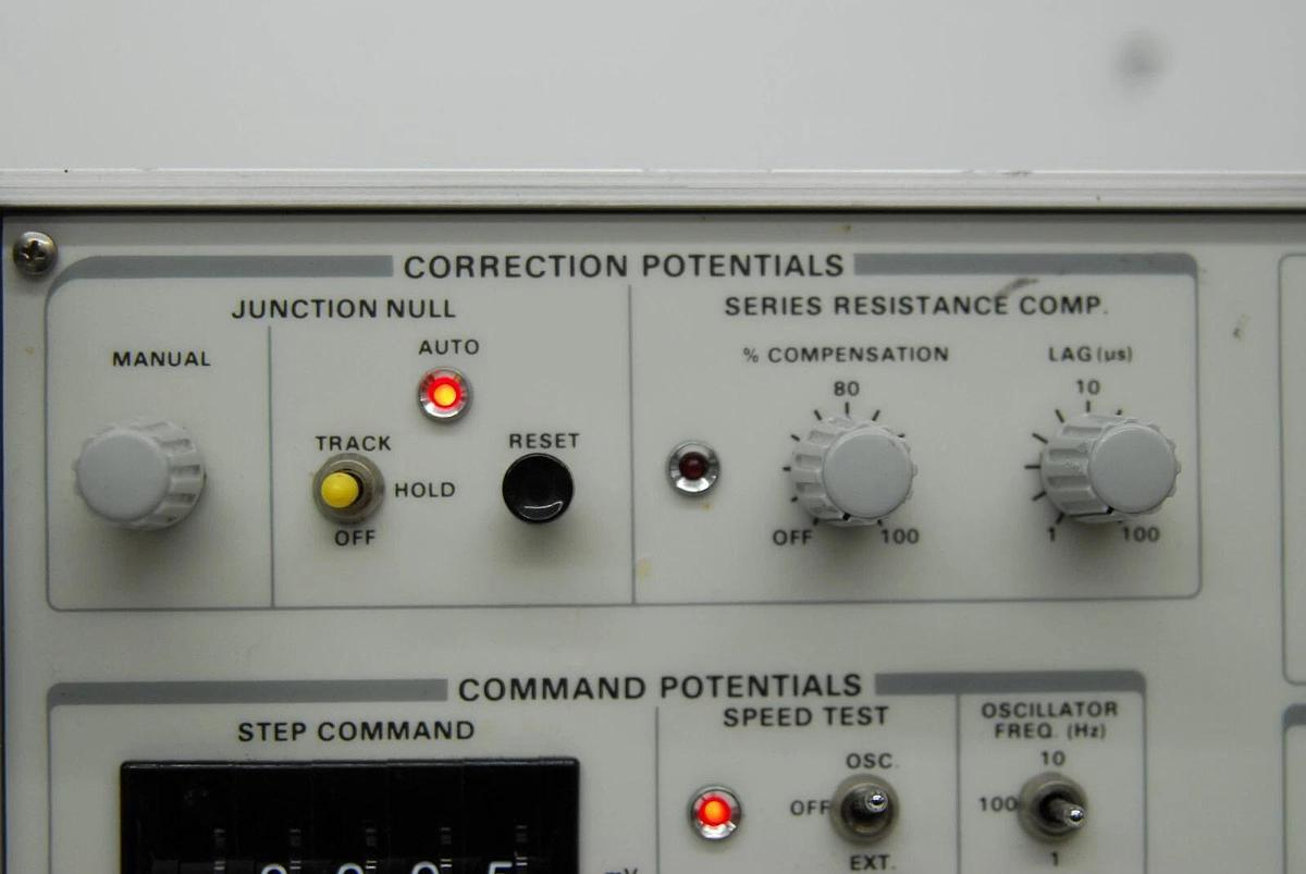 Used Axon Instruments AXOPATCH-1D Patch Clamp Amplifier - READ DESCRIPTION