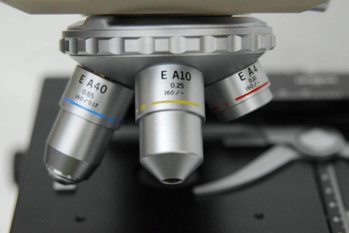 Used Olympus CH-2 CHT Binocular Microscope W/ E A4x/10x/40x Objectives