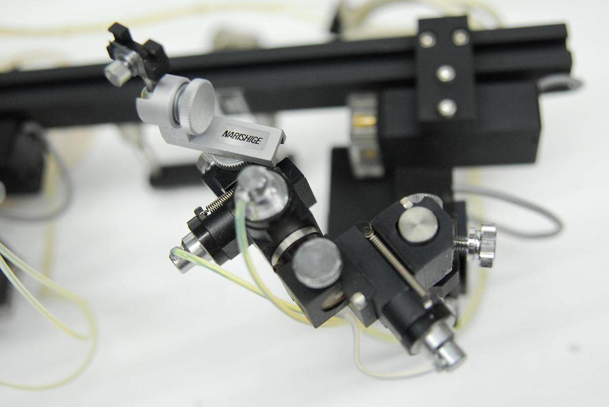 Used Narishige MMO-202DS Oil Hydraulic Microscope Micromanipulator - Lot of 2