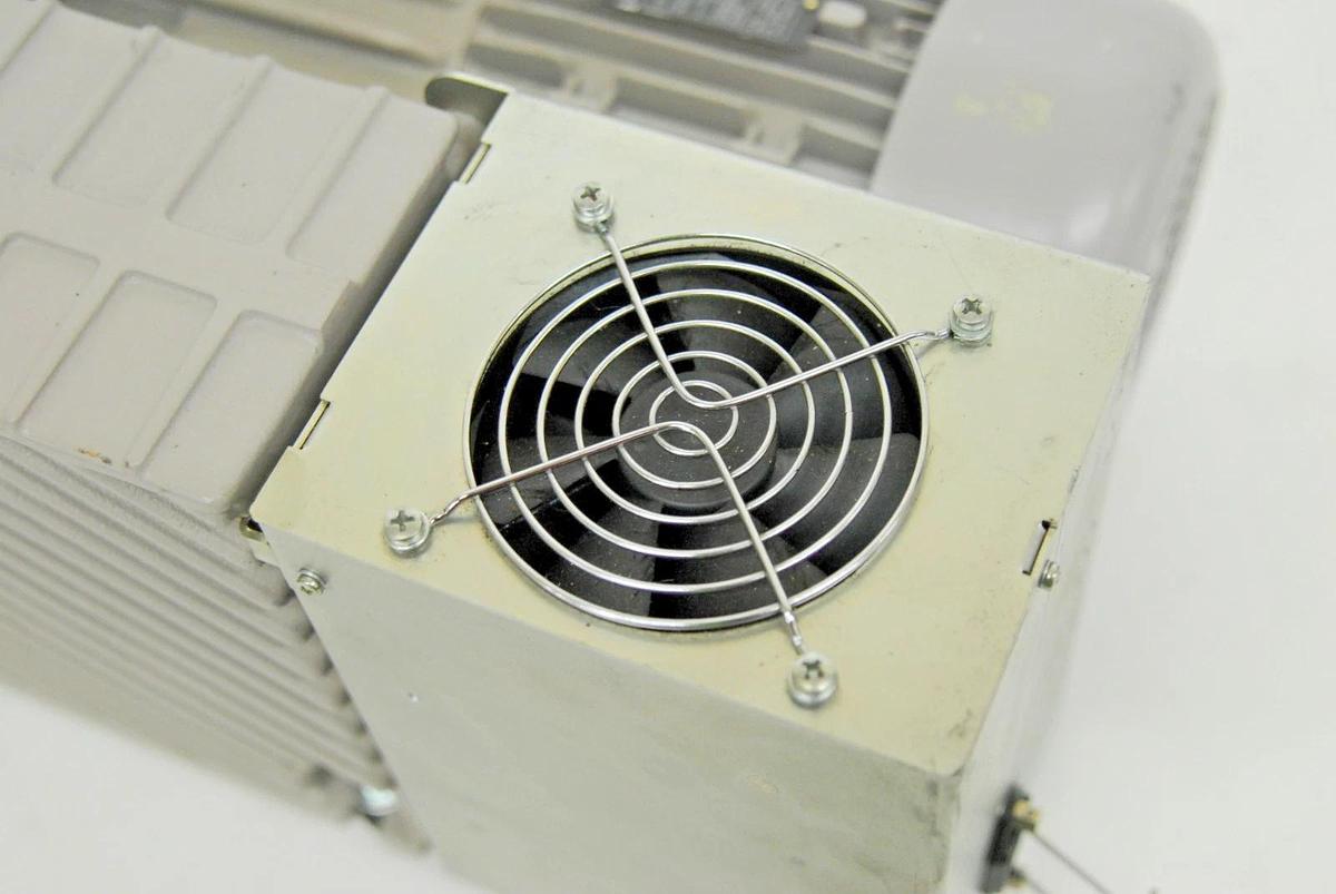 Used Varian MS30 8499225R001 0370408503 Mono-Stage Rotary Vane Vacuum Pump (200-240V)