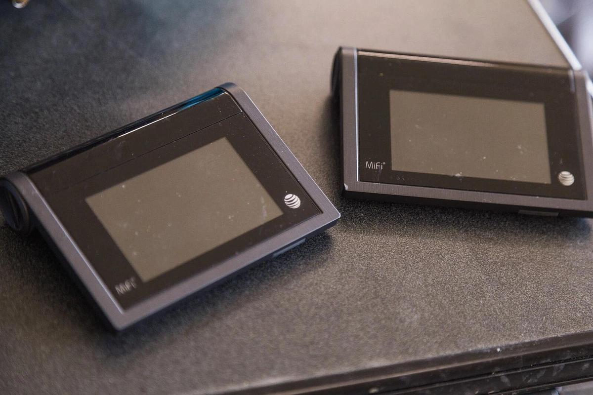 Used (AT&T)NOVATEL 5792 LIBERATE 4G LTE HOTSPOT MIFI WiFi MOBILE MODEM - Lot of 2 649496018481