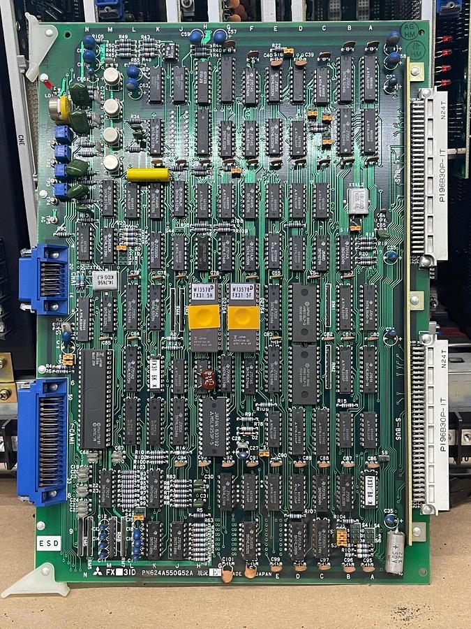 Used Mitsubishi UF01C-2 MELDAS-W7 Control Unit  W/ Installed Cards (DWC200H EDM)