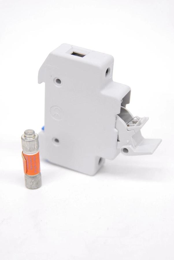 Used Gould Ultrasafe USCC1l One-Pole DIN Rail Mount Fuse Holder 600V 30A