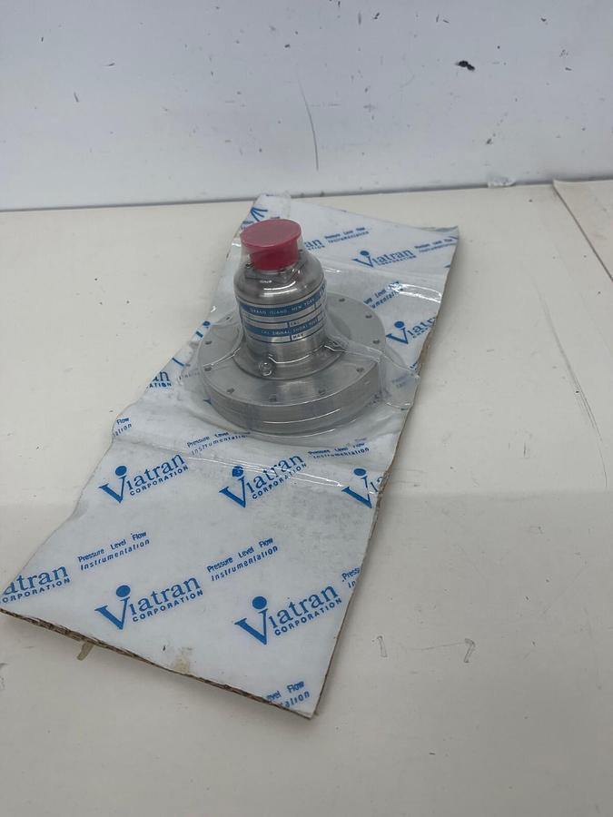 Viatran Pressure Transducer 2196CB2DNA20 0-5 IN.WCG - Open Packaging