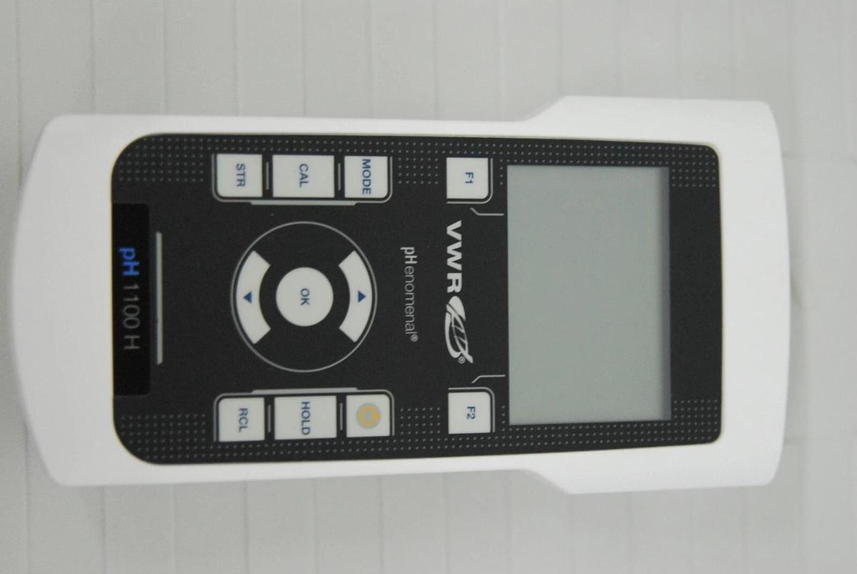 Used VWR 76460-504 pHenomenal pH 1100 H pH/mV/°C Meter Handheld W/ Case