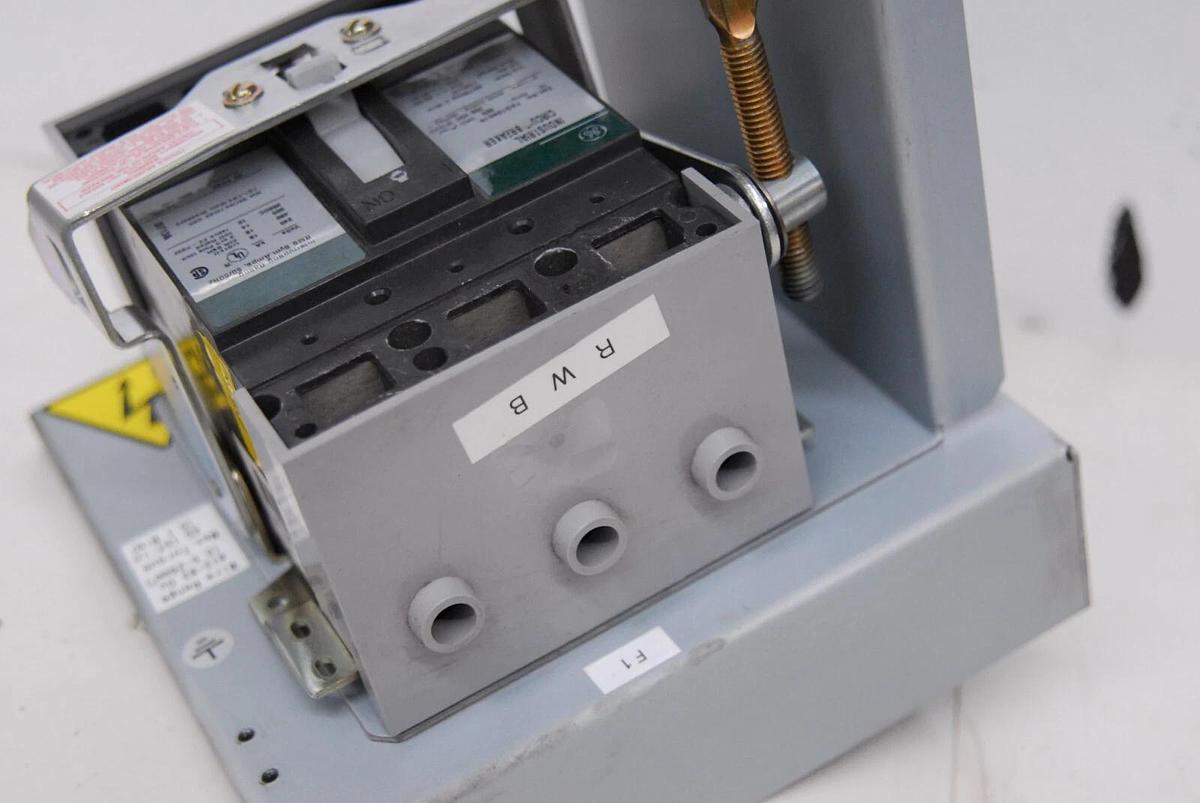 Used GE TED136015 Industrial Circuit Breaker W/ Allen Bradley 1494V-M40 Mechanism