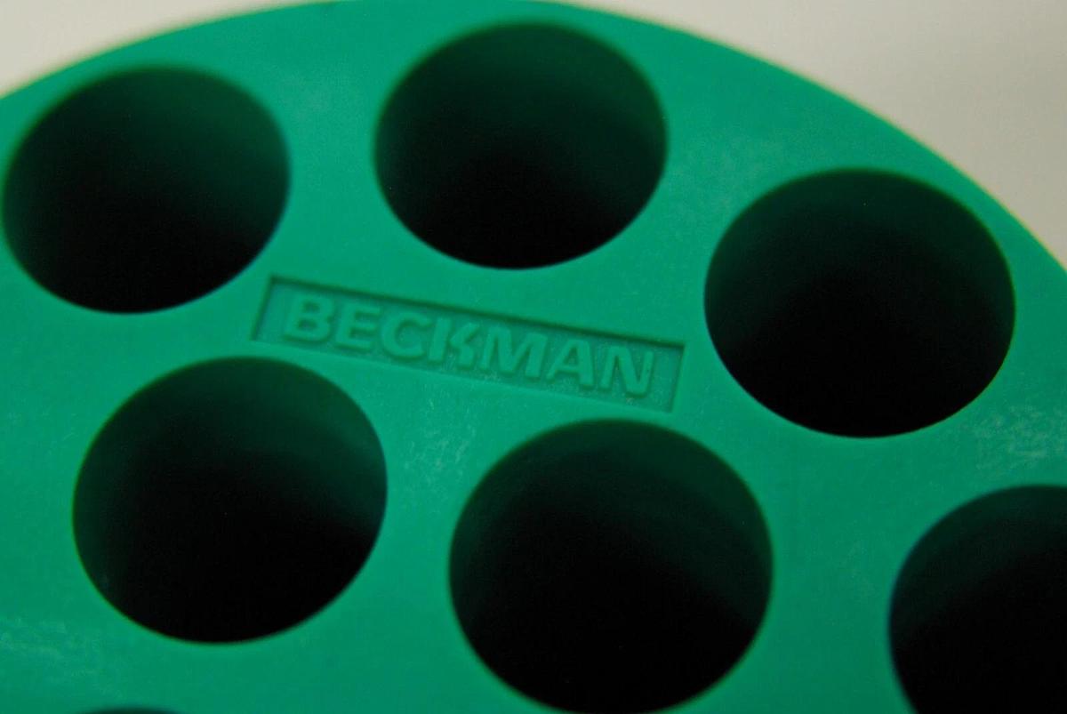 Used Beckman GH-3.8 680g Swing Buckets W/ 14 Slot Inserts 349950 - Lot of 2
