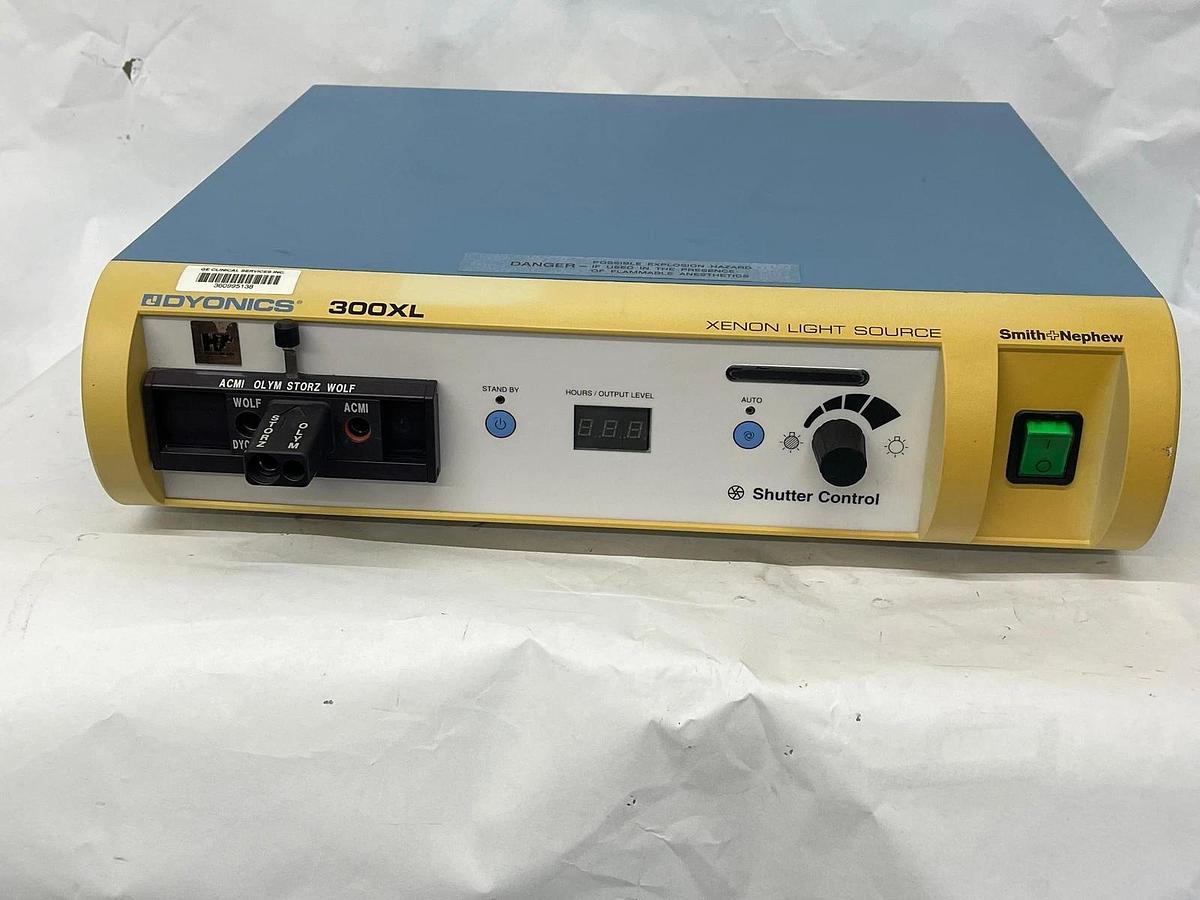 Used Dyonics Smith & Nephew 300XL Zenon Light Source