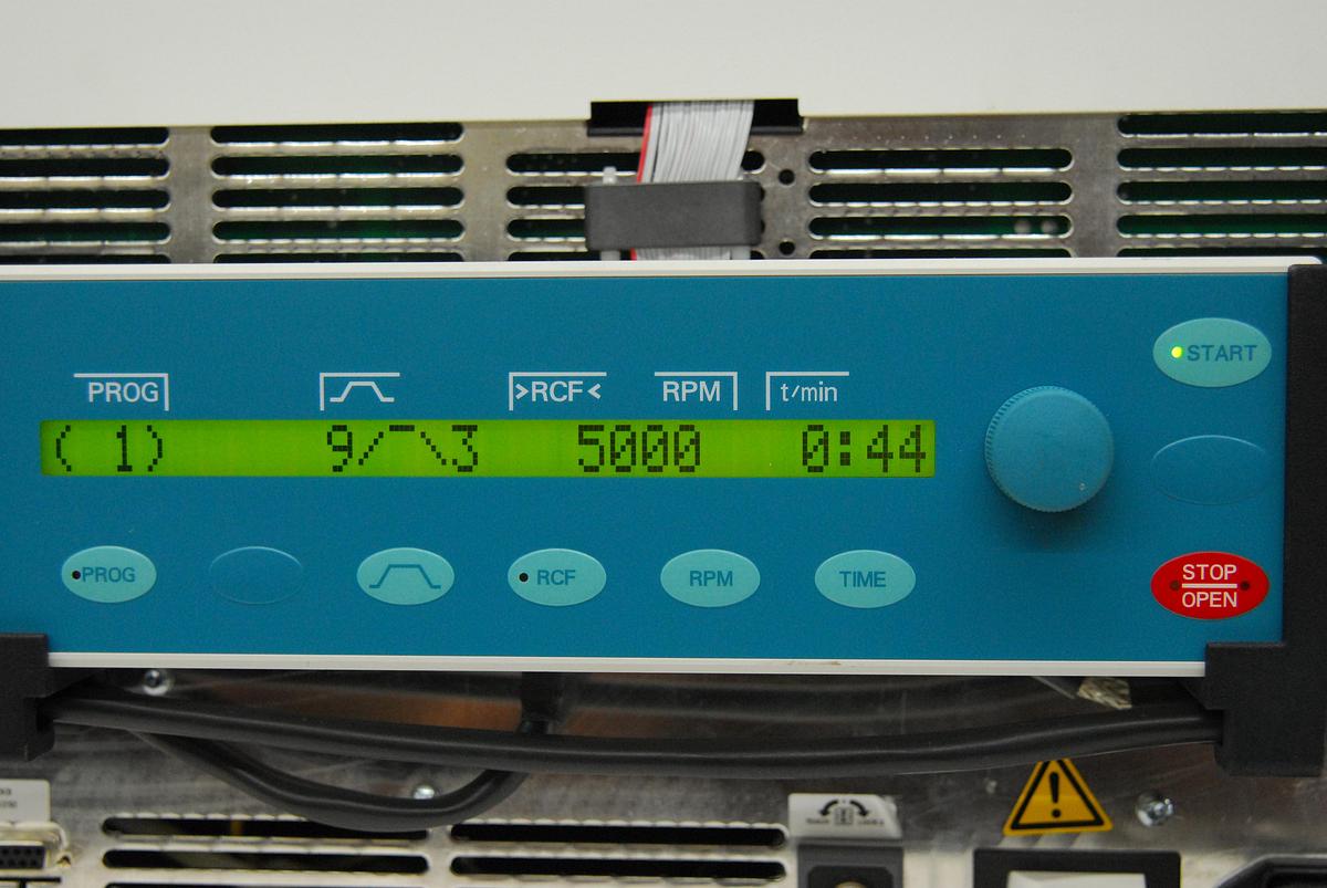 Used Hettich 2350-01 MIKRO 220 Robotic Automated Benchtop Centrifuge W/ Rotor