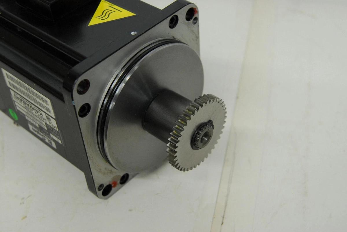 Used Kawasaki Sanyo Denki P60B13200LCX2C BL Super Servo Motor / 60490-1032RON Encoder