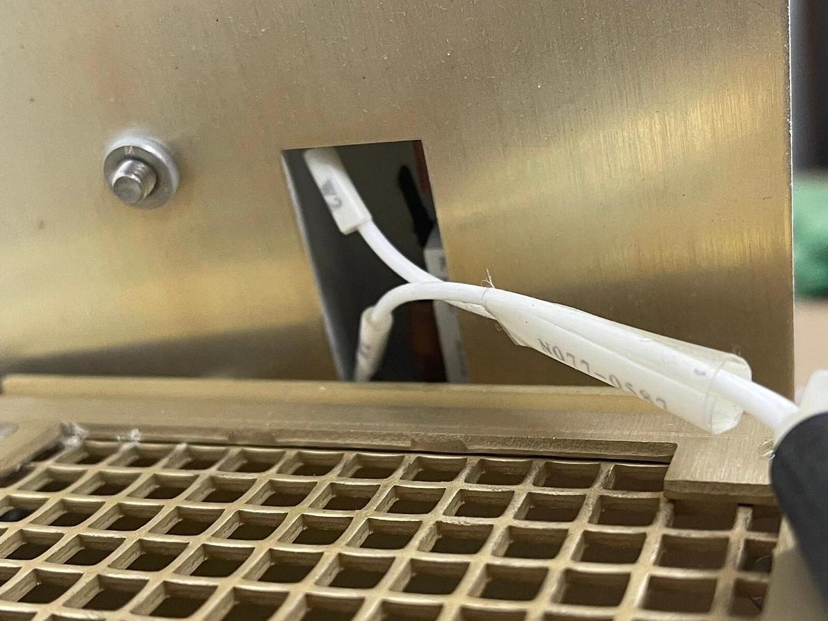 Used Perkin Elmer N077-9584 JAZ HTR ADPTR W/ Encloser