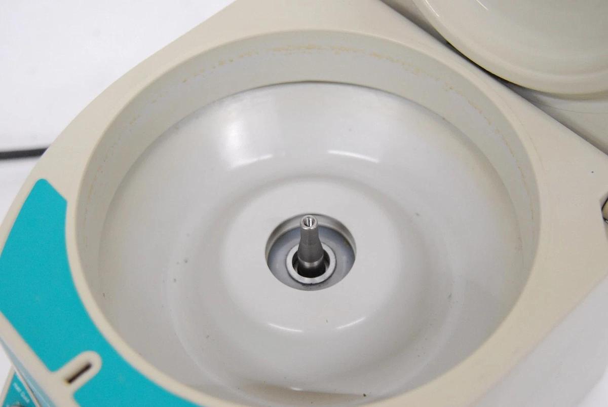 Used Labnet Spectrafuge 24D Centrifuge W/ 24 x 1.5/2.0 mL Rotor, Lid