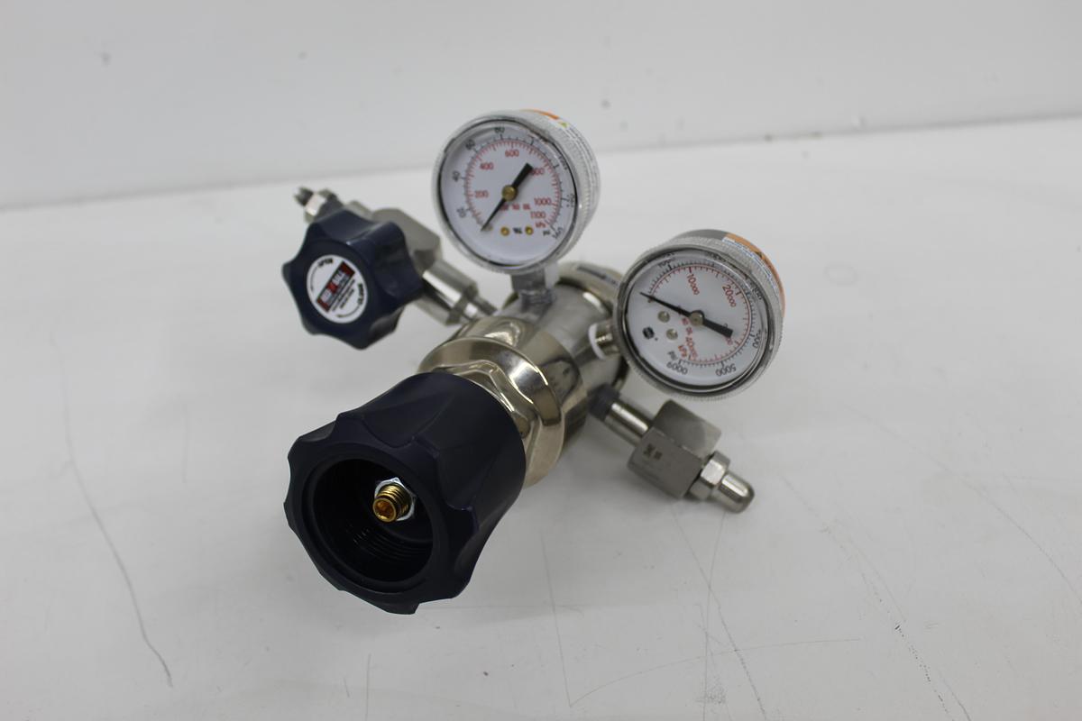 Used TESCOM SG264100-00A1A-002 SG2 316L Stainless Steel Two-Stage Pressure Regulator