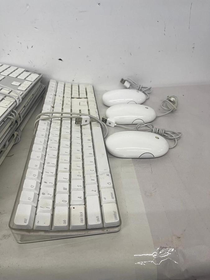 Used Apple Keyboards and Mice - 11x A1243, 1x A1048, 3x A1152 - LOT-For parts
