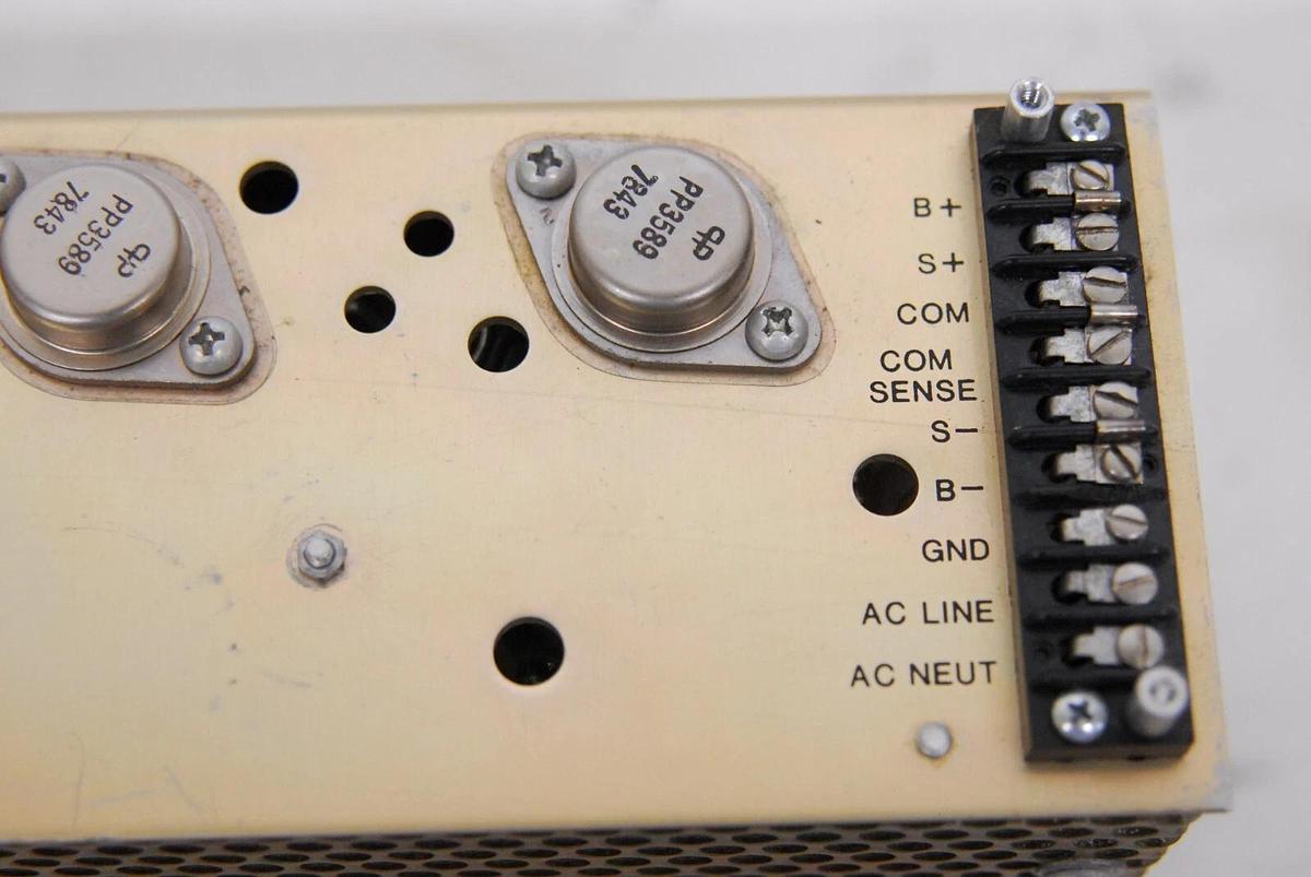 Used Deltron Regulated Power Supply Model 630031, 8994-2 (15V 2.4A)