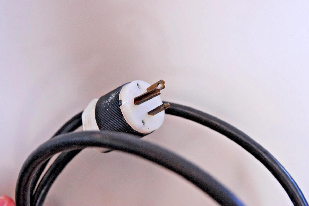 Used JUN-AIR 4000-40M Oil-less Cabinet Air Compressor (40 Liter 120PSI) 1579200