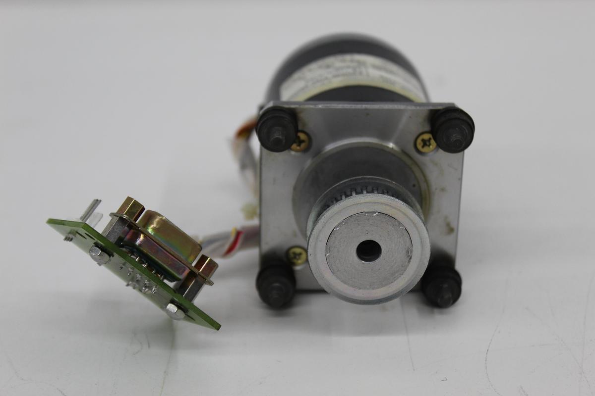 Used Isel Automation 473030 2-Phase Stepping Motor 2.8V 2.8A 1.8 Step Degree