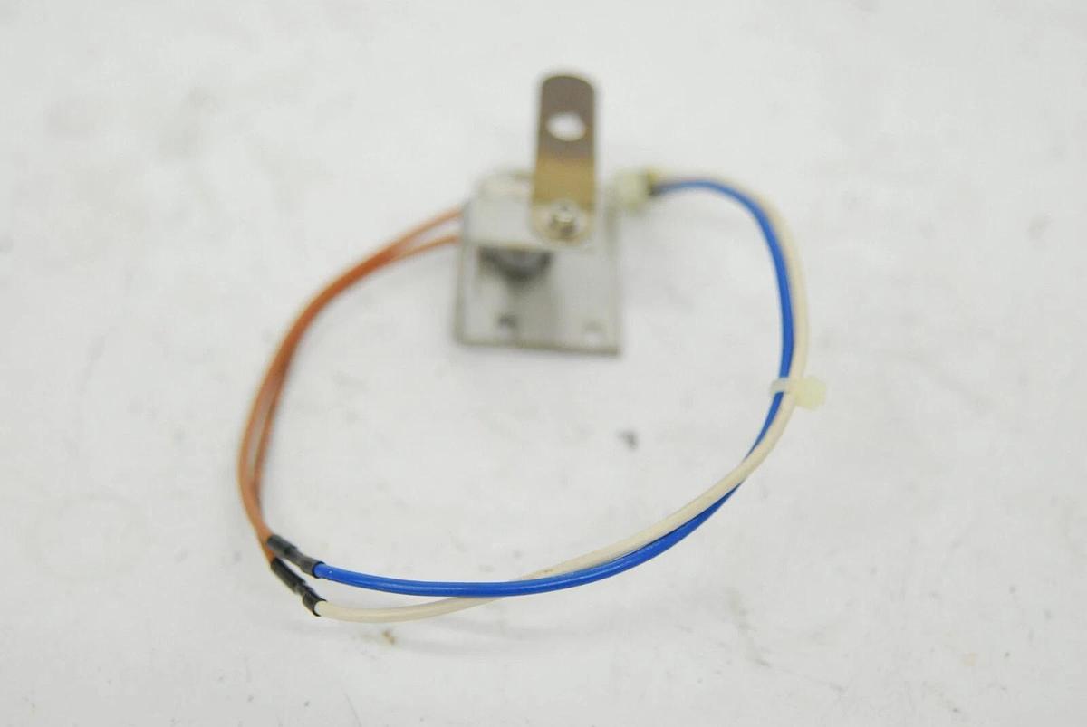 Used Shimadzu UV-1700 062-65005 Halogen Lamp W/ 206-67036 Leaf Spring - Lamp Assembly