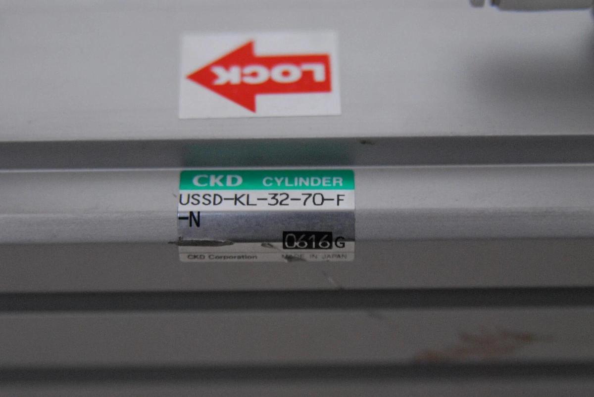 Used CKD USSD-KL-32-70-F-N Position Locking Compact Cylinder