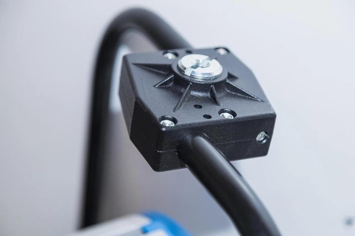 Used ARRI ST2 10" 2000W True Blue Studio Fresnel Light L1.40750.H / TESTED