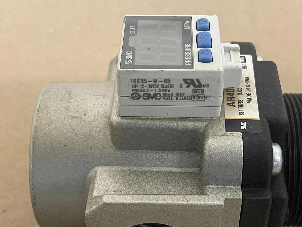 Used SMC AR40K-F04 Modular Regulator W/ ISE35-N-65 Digital Pressure Switch