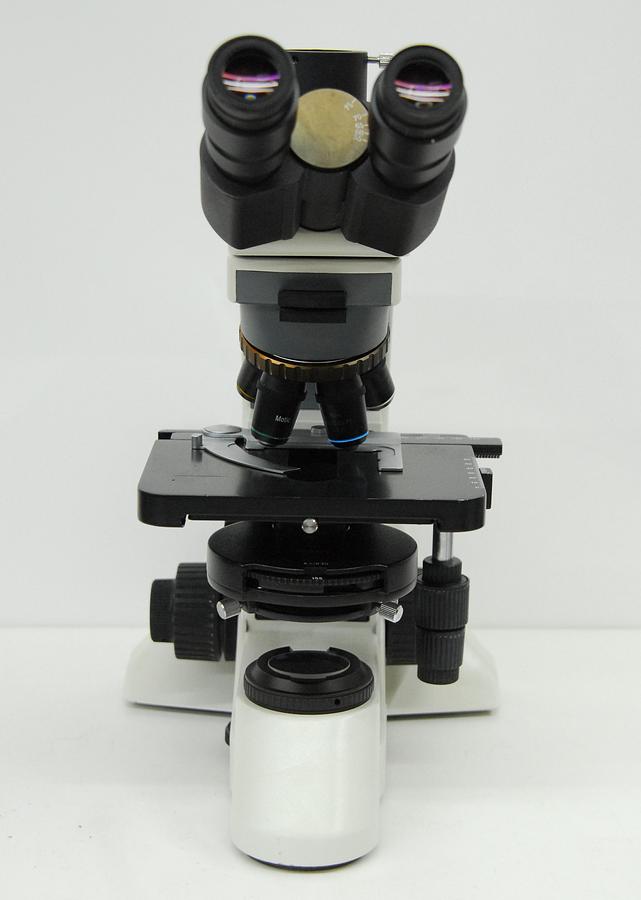 Used Motic BA400 Trinocular Phase Contrast Microscope W/ Plan 10/20/40/100 Objectives