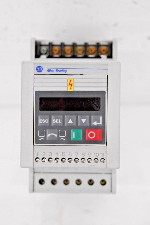 Used Allen-Bradley 160-AA03NSF1P1 7.06 C Variable Frequency Drive W/ 160-P1 Keypad