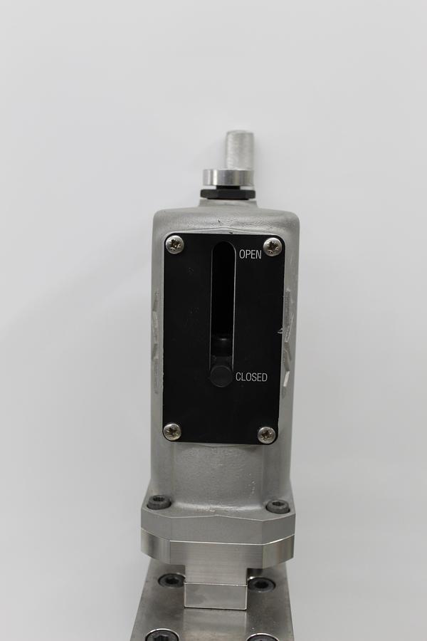Used VAT 10844-UE01-0004 DN160 6" CF UHV Ultra High Vacuum Manual Gate Valve