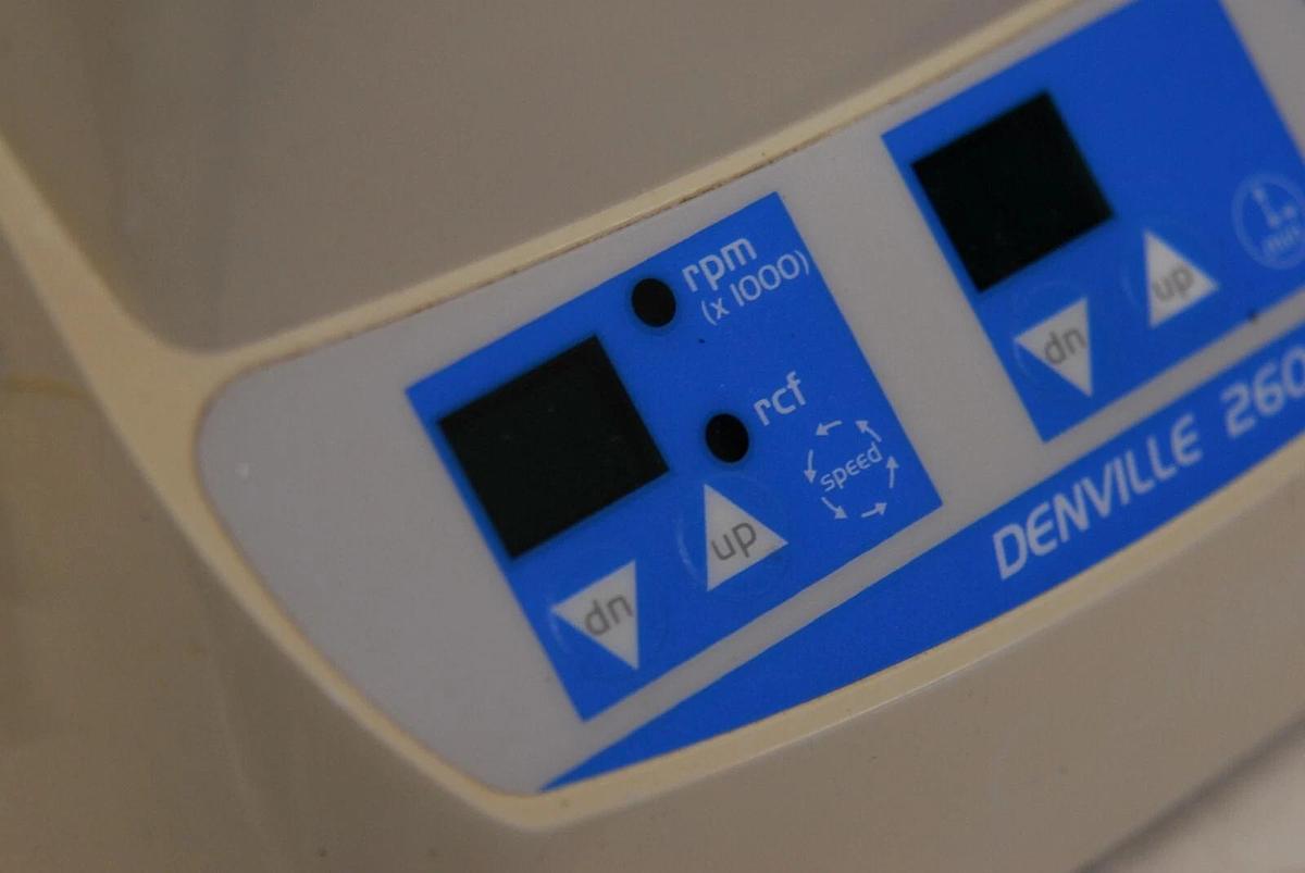 Used Denville Scientific 260D Brushless Microcentrifuge W/ Rotor - not working