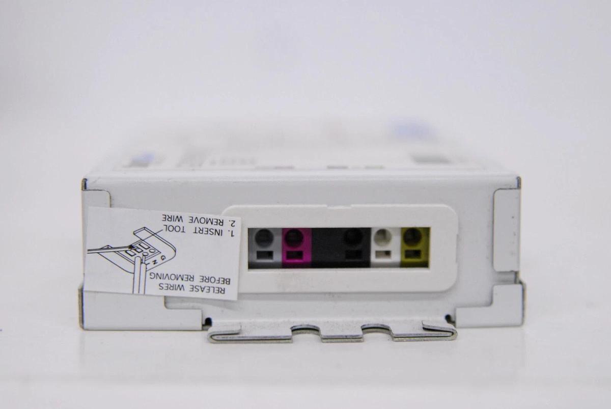 Universal Triad C218UNVSV3ME SuperDIM CF Dimming Ballast 120/277V