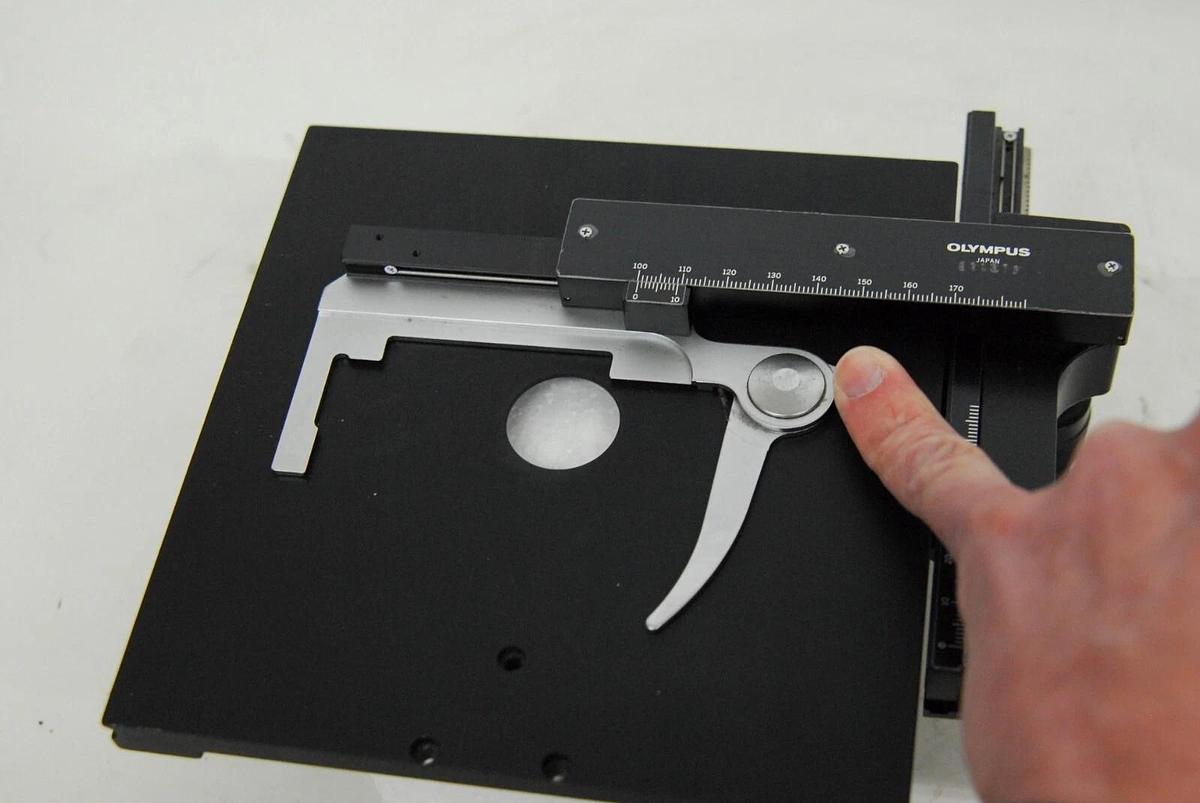 Used Olympus Spectra-Tech X-Y Stage W/ Clip, Stage Mount (0047-172D IR-Plan)