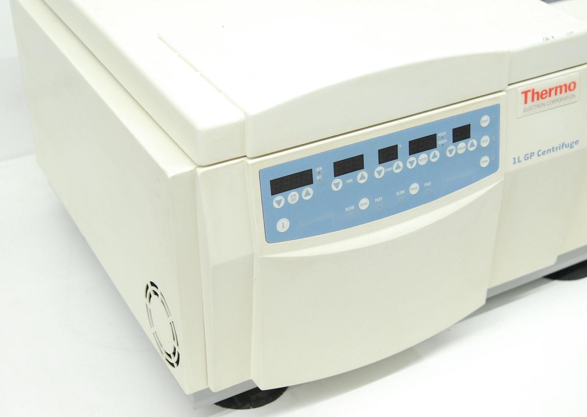 Used Thermo Forma Fisher 5532 1L GP Refrigerated Benchtop Centrifuge W/ 243 Rotor