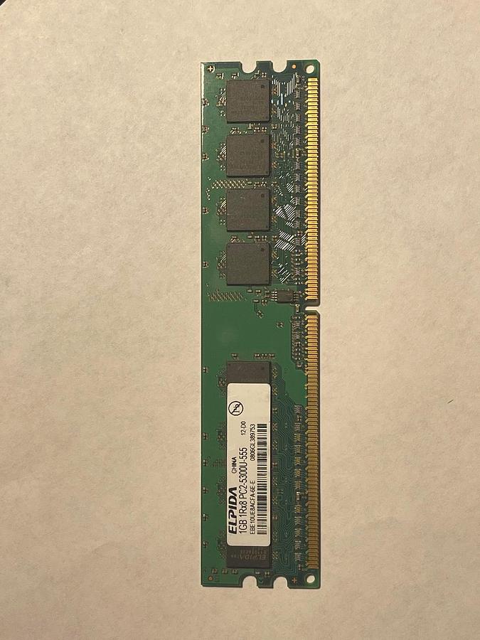 Used 1GB Elpida EBE10UE8ACFA-6E-E 240-Pin non-ECC Unbuffered