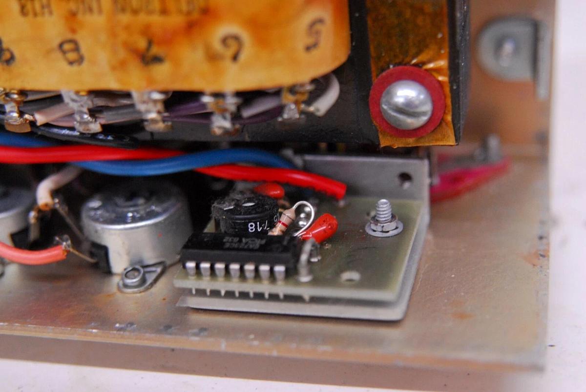 Used Deltron Regulated Power Supply Model 630031, 8994-2 (15V 2.4A)