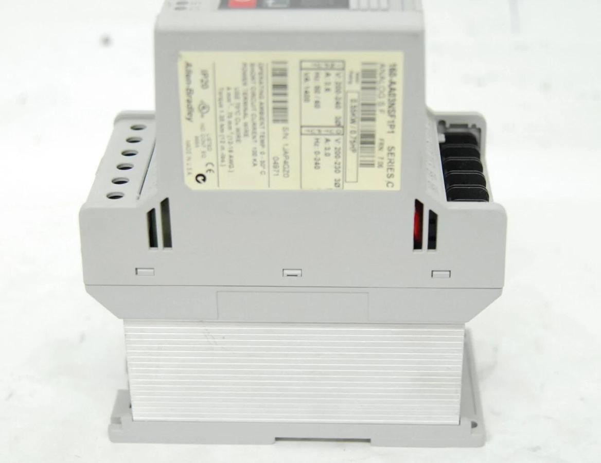 Used Allen-Bradley 160-AA03NSF1P1 7.06 C Variable Frequency Drive W/ 160-P1 Keypad