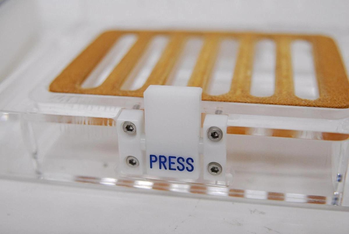 Used QIAGEN QIAvac Manifold-6S Catalog #19503 Vacuum Manifold