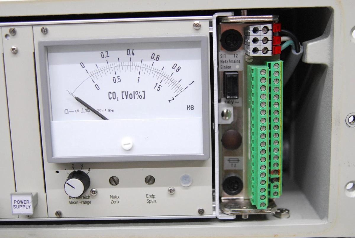 Used H&B  URAS 3 G Gas Analyzer C02 (Hartmann and Braun) - Read Description