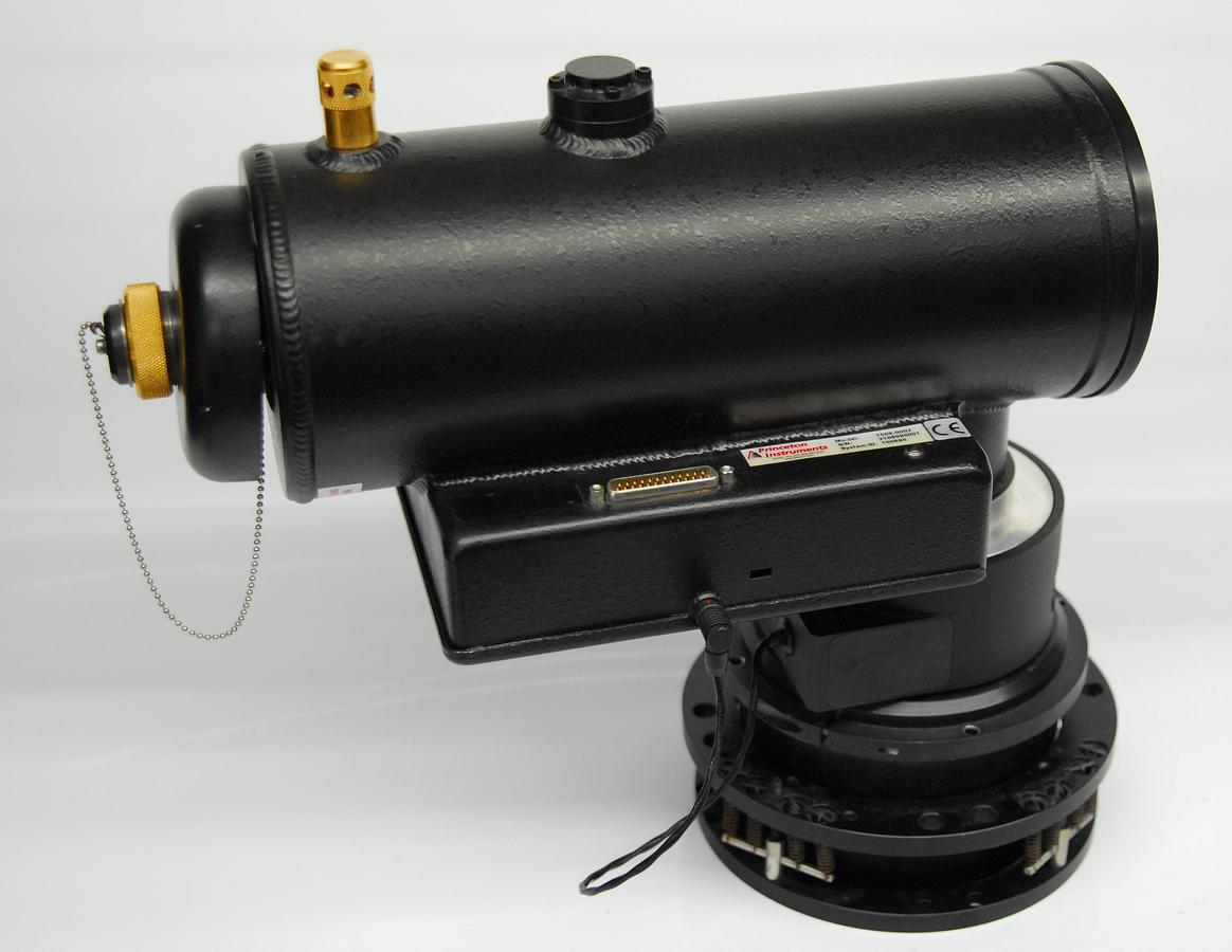 Used Princeton Instruments 7509-0002 LN2 Cooled CCD Detector Head w/ Dewar Tank