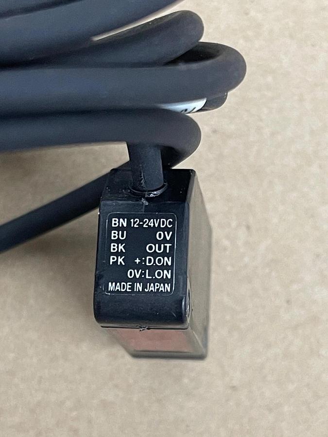 Used Keyence PZ-V11 Photoelectric Sensor