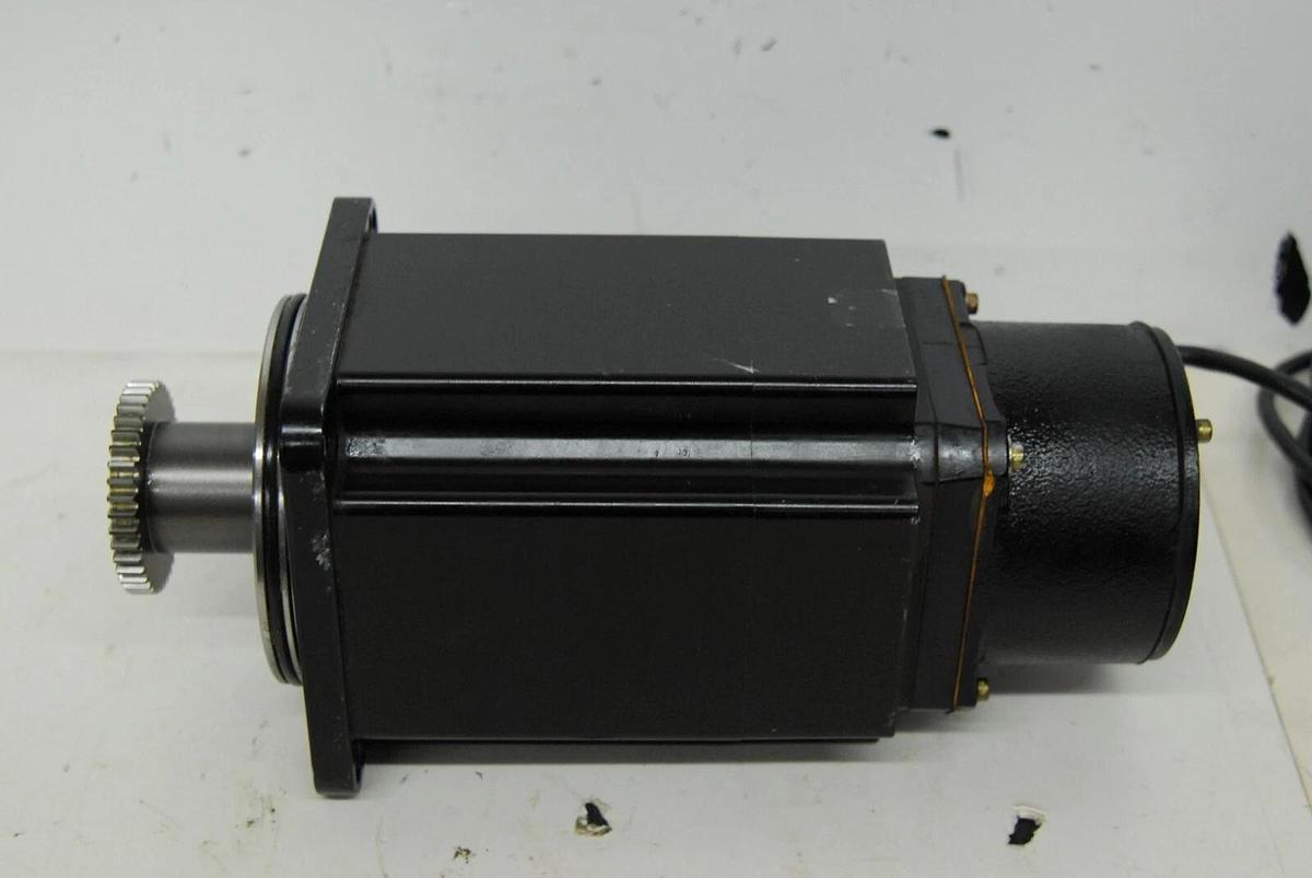 Used Kawasaki Sanyo Denki P60B13200LCX2C BL Super Servo Motor / 60490-1032RON Encoder