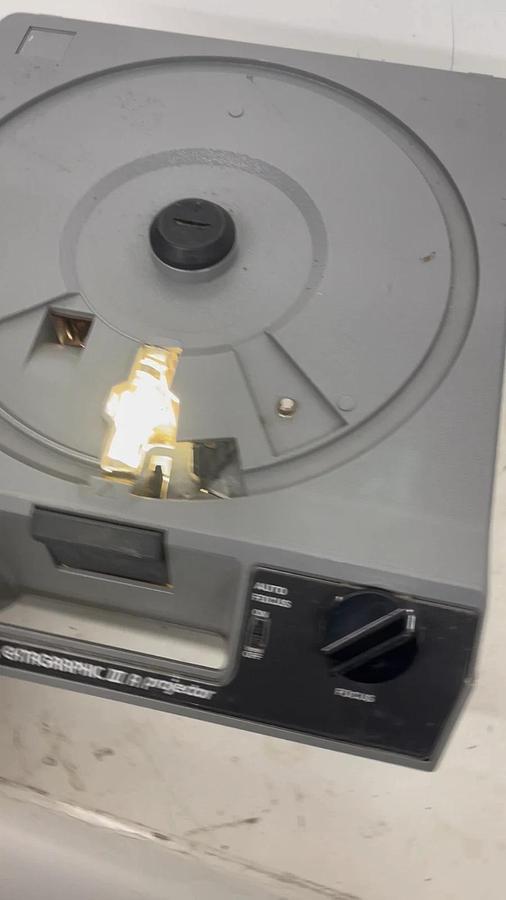 Used Kodak Ektagraphic III A Projector - TESTED READ DESCRIPTION