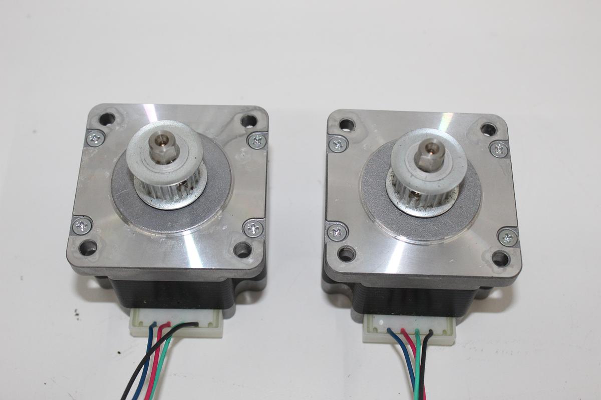 Used Vexta PK264JDA 2-Phase Stepping Motor DC 2.1V LOT OF 2