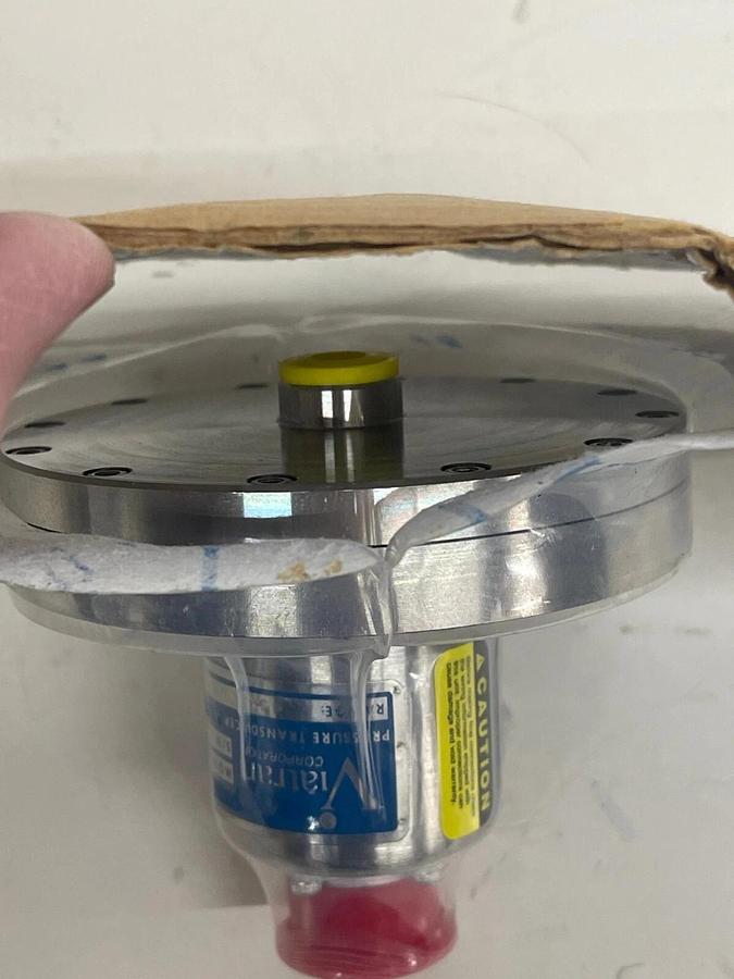 Viatran Pressure Transducer 2196CB2DNA20 0-5 IN.WCG - Open Packaging