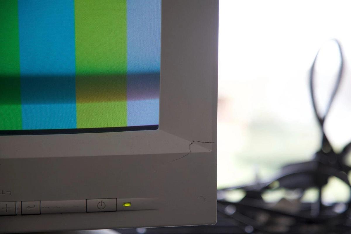 Used ViewSonic E641 VCDTS21356 Vintage 14" CRT Monitor, No swivel base.