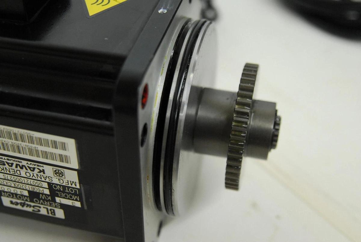 Used Kawasaki Sanyo Denki P60B13200LCX2C BL Super Servo Motor / 60490-1032RON Encoder