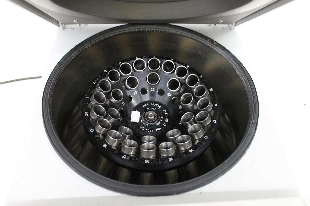 Used Eppendorf 5702 4,400 RPM Benchtop Centrifuge